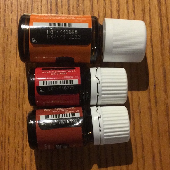 Young Living - Essential Oil Bundle - Cinnamon Bark, Orange and Christma… - Picture 2 of 2